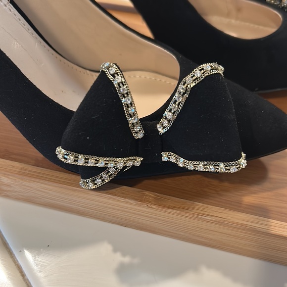 Woman’s black new suede shoes - Picture 3 of 7